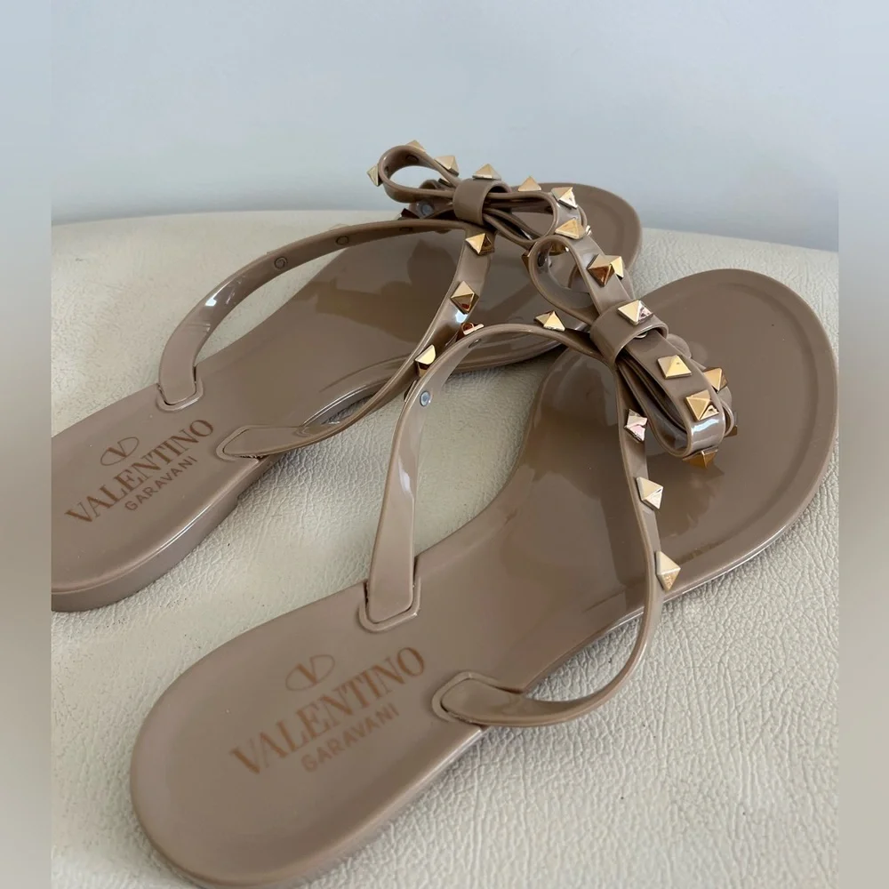 Valentino Garavani Rockstud Jelly Thong Flat Sandal’s Women’s Size 40 - Picture 7 of 11